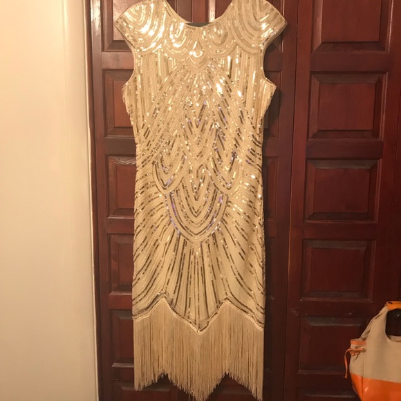 💃🏽💋 Beautiful Gold Sequins Dress w/Fringes - Picture 2 of 6